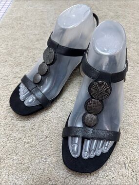 Anne Klein Black with subtle metallic T-Strap Sandals with Textured Disc Accents